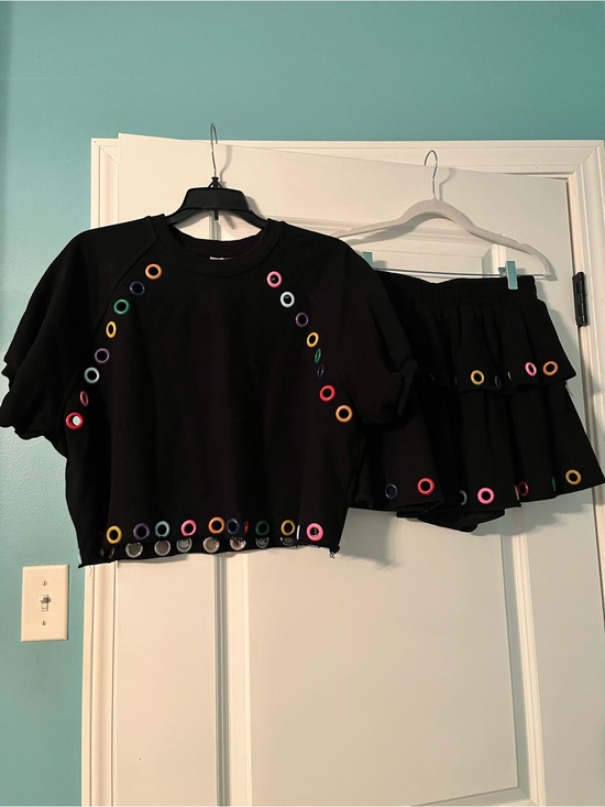 QUEEN OF SPARKLES Tops - QUEEN OF SPARKLES Black Multi-Color Grommet Set